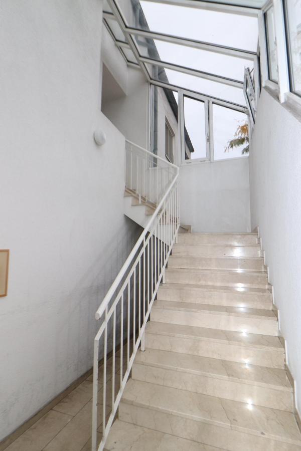 Bacchus - Helles Und Geraeumiges Appartement Am Rande Von Майнц Екстериор снимка